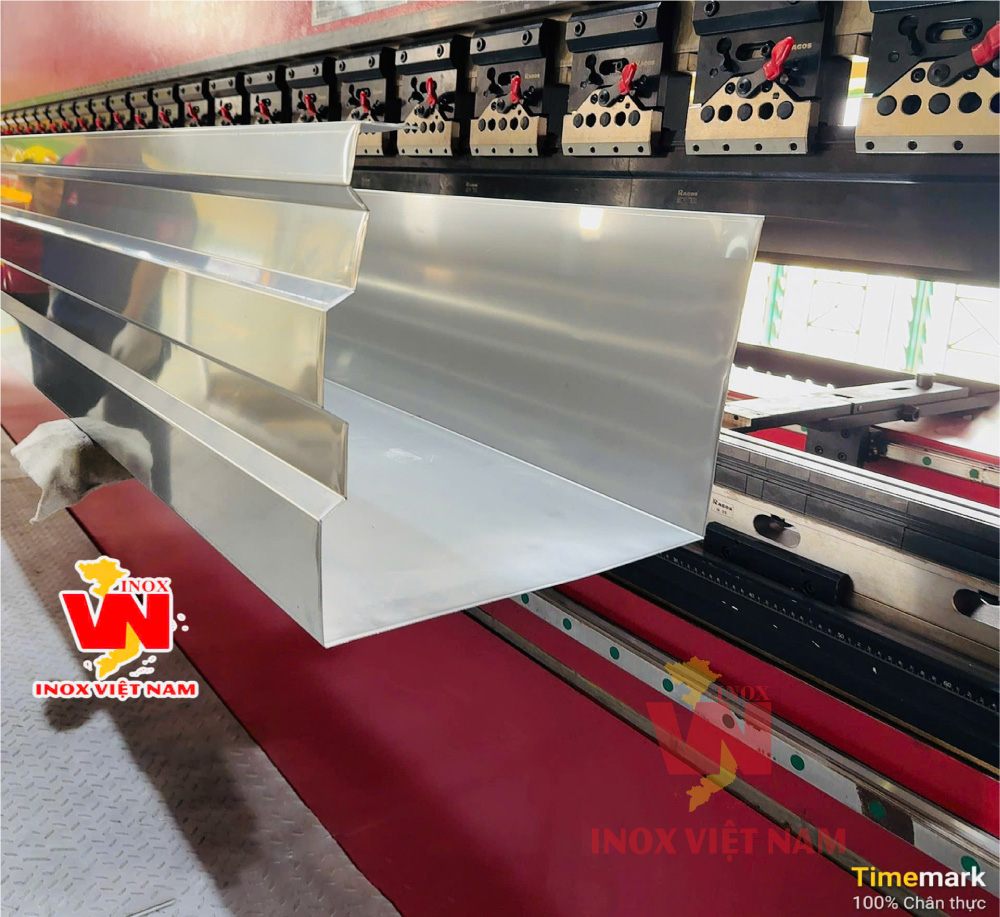 Dịch vụ chấn gấp CNC tại Inox Việt Nam