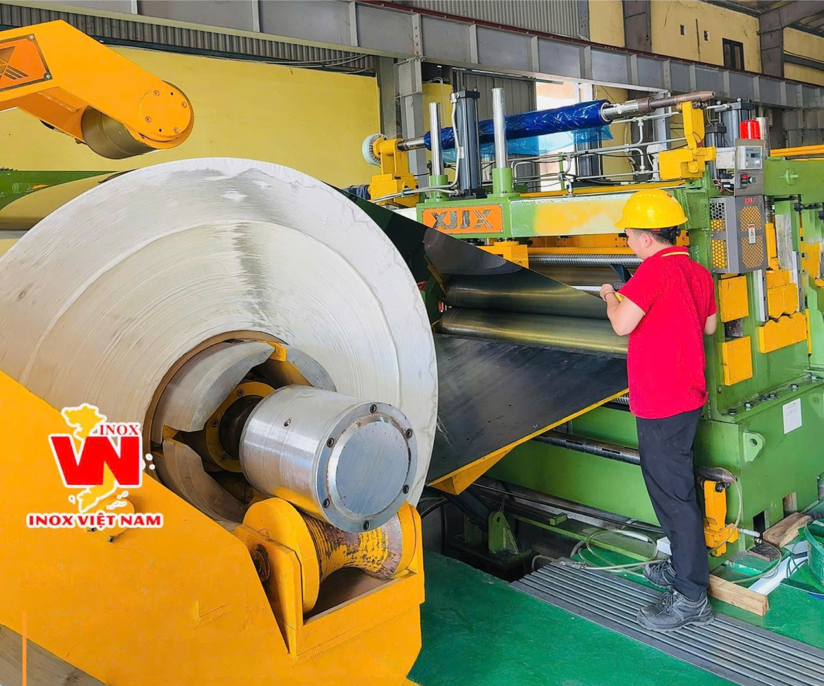 Dịch vụ san chiết cuộn tại Inox Việt Nam
