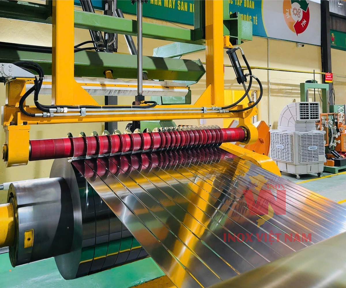 Dịch vụ xẻ băng inox tại Inox Việt Nam