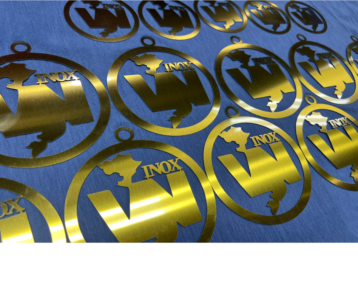 Moc khoa logo cat laser CNC theo yeu cau 1