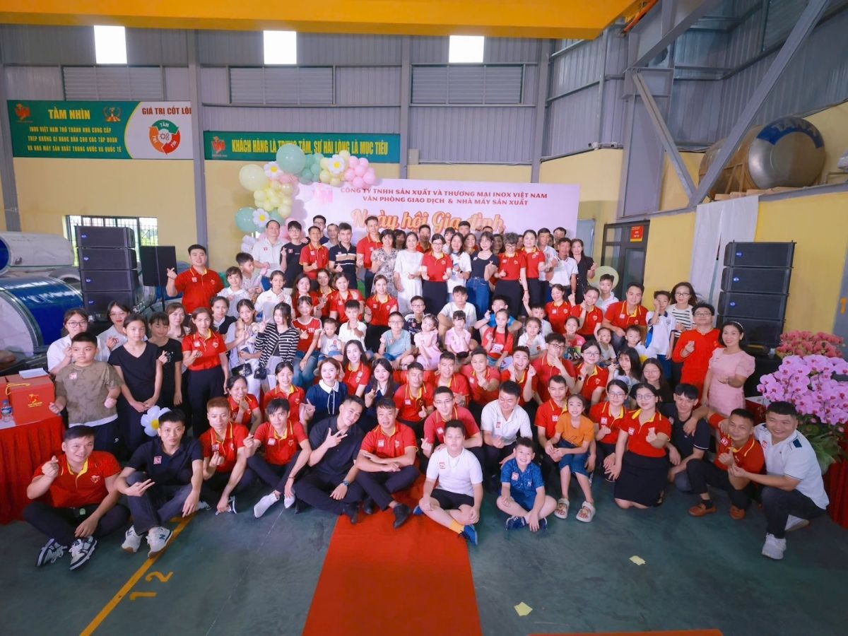 Tập thể Inox Việt Nam trong Ngày hội Gia đình